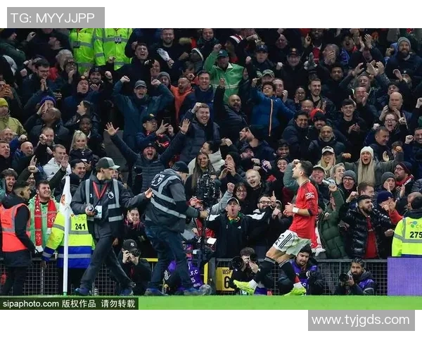 足球明星因强劲射门被誉为迫击炮引发球迷热议与关注